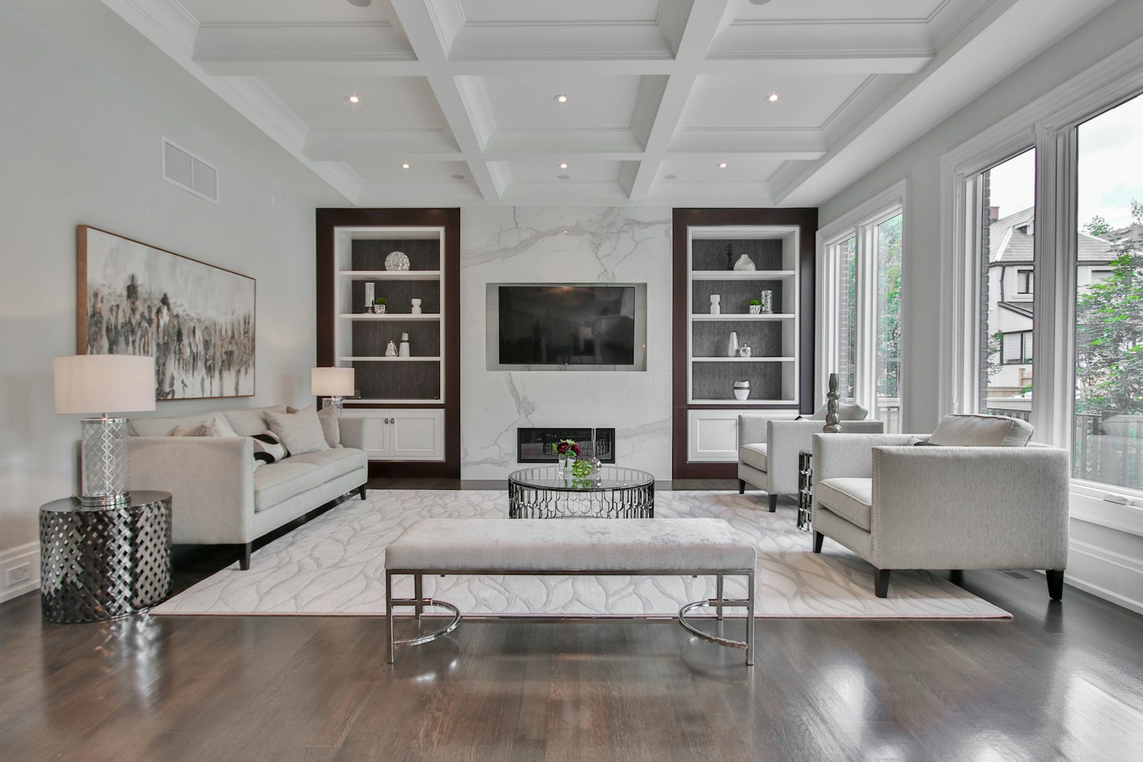 Minimalist Japanese-Nordic (Japandi) Fusion in Tropical Luxury: Balancing Warm Woods and Wabi-Sabi Aesthetics